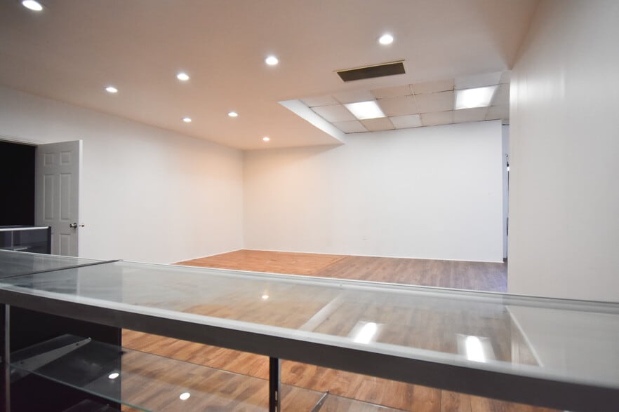 More Photos Of 11142 Burbank Blvd, North Hollywood Freestanding For Lease