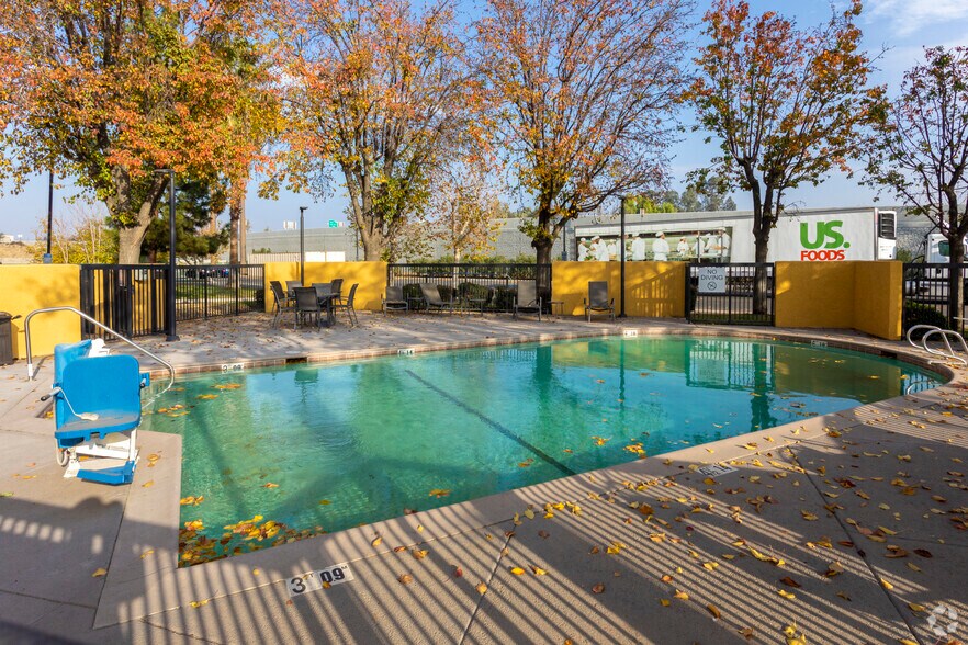 More Photos Of 3540 Rosedale Hwy, Bakersfield Hotel For Sale