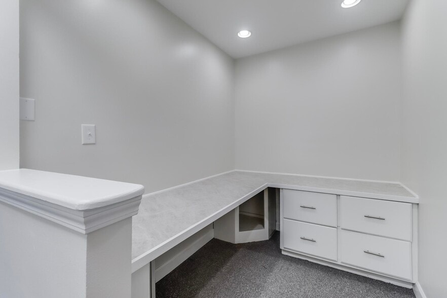 More Photos Of 831 Highway 90, Bay Saint Louis Office For Sale