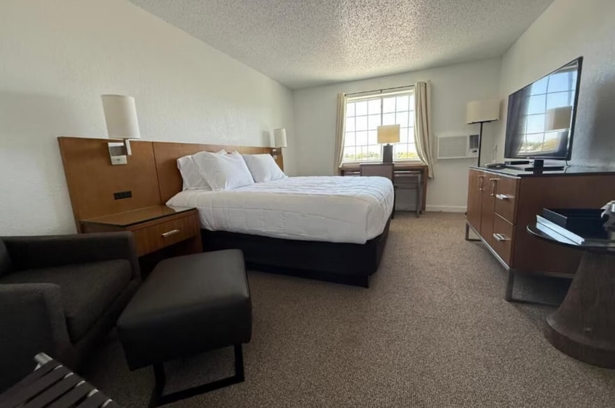 More Photos Of 722 N Marland Blvd, Hobbs Hotel For Sale