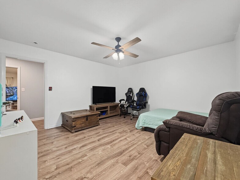 More Photos Of 5602 Highway 69 N, Northport Flex For Sale