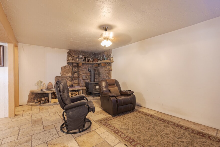 More Photos Of 481 W 100 N, Hurricane Specialty For Sale