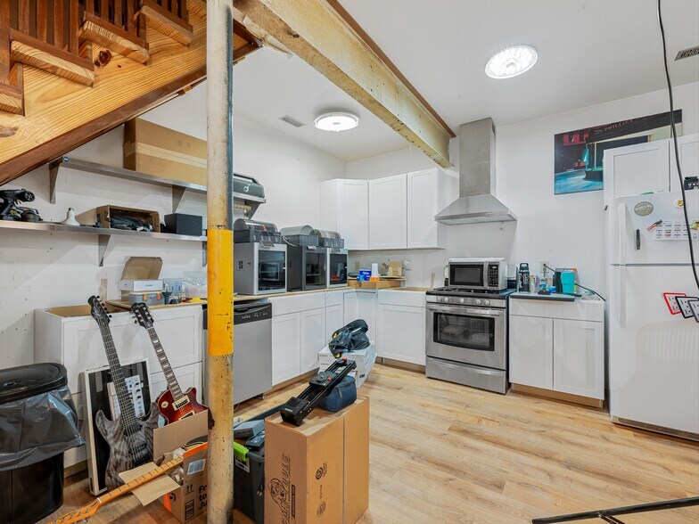 More Photos Of 39 Brookside Cir, Candler Warehouse For Lease