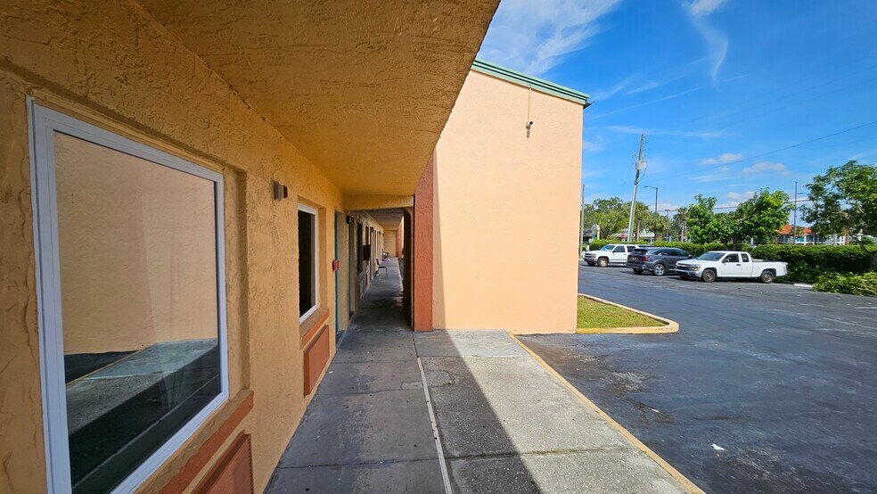 More Photos Of 670 E Vine St, Kissimmee Hotel For Sale