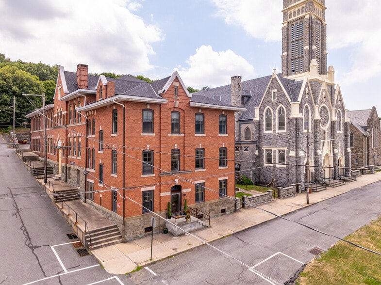 More Photos Of 124 E Abbott St, Lansford Specialty For Sale