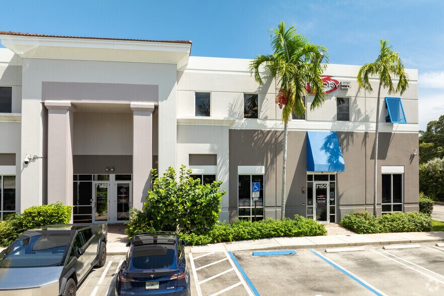 More Photos Of 7150 Seacrest Blvd, Lantana Showroom For Sale