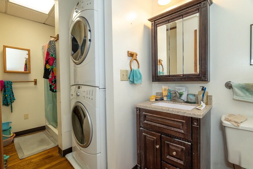 More Photos Of 46 Columbia St, Albany Office For Sale