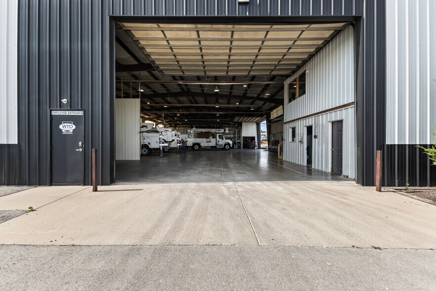 More Photos Of 2606 E Rock Haven Rd, Harrisonville Light Manufacturing For Lease