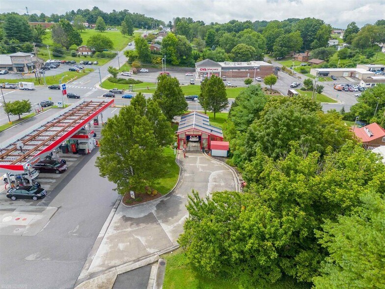 More Photos Of 567 Franklin, Christiansburg Freestanding For Sale