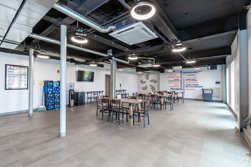 More Photos Of 55 Jackson St, Holyoke Manufacturing For Lease