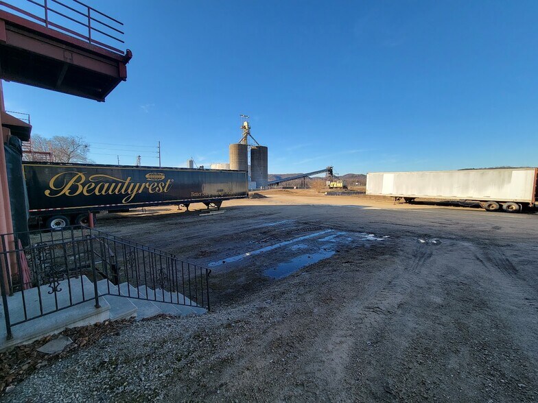 More Photos Of 904 2nd St, Winona Manufacturing For Lease