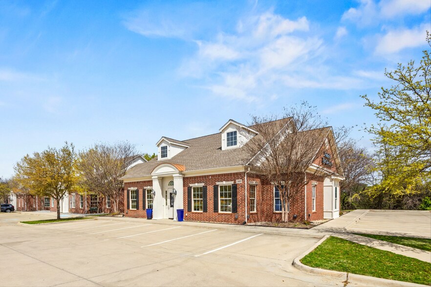 More Photos Of 105 River Oaks Dr, Southlake Medical For Sale