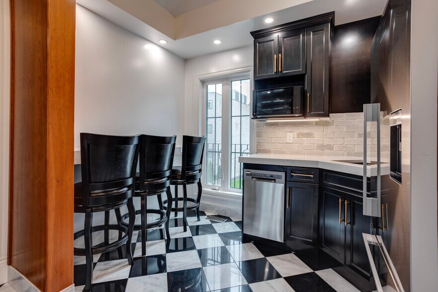 More Photos Of 11833 102 Ave NW, Edmonton Medical For Sale