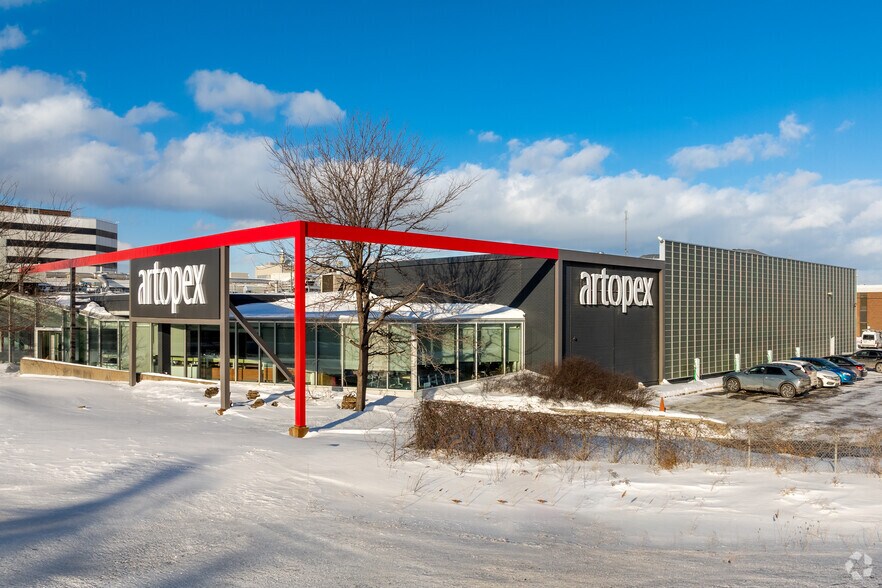 More Photos Of 2117-2129 Rue Berlier, Laval Manufacturing For Lease