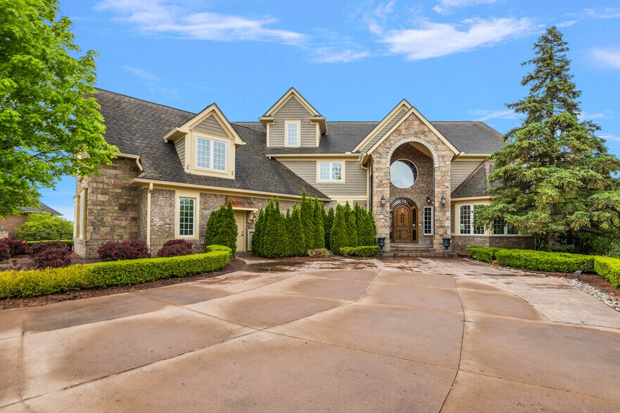 More Photos Of 10611 Lighthouse Pt, South Lyon Specialty For Sale