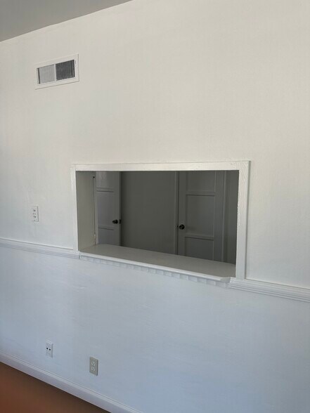 More Photos Of 3956 W Slauson Ave, Los Angeles Medical For Sale