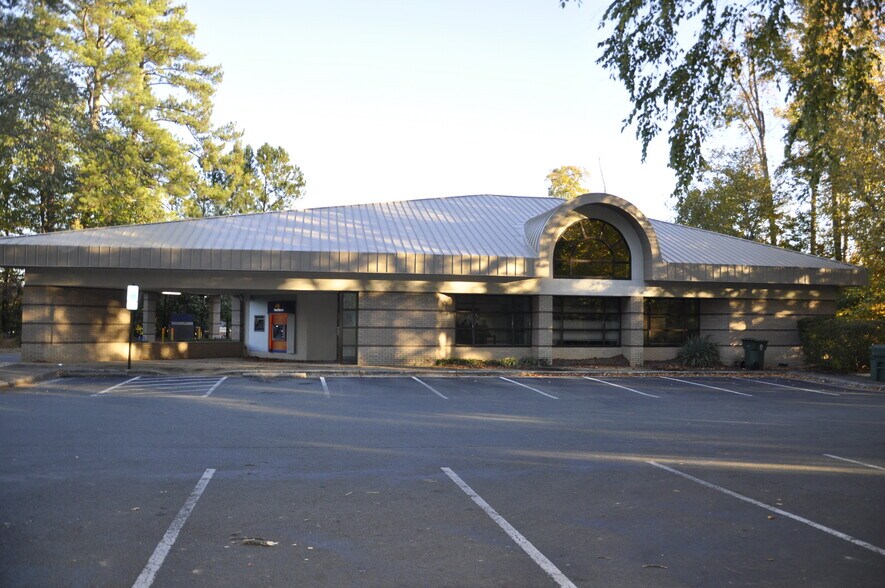 More Photos Of 950 N Harrison Ave, Cary General Retail For Sale