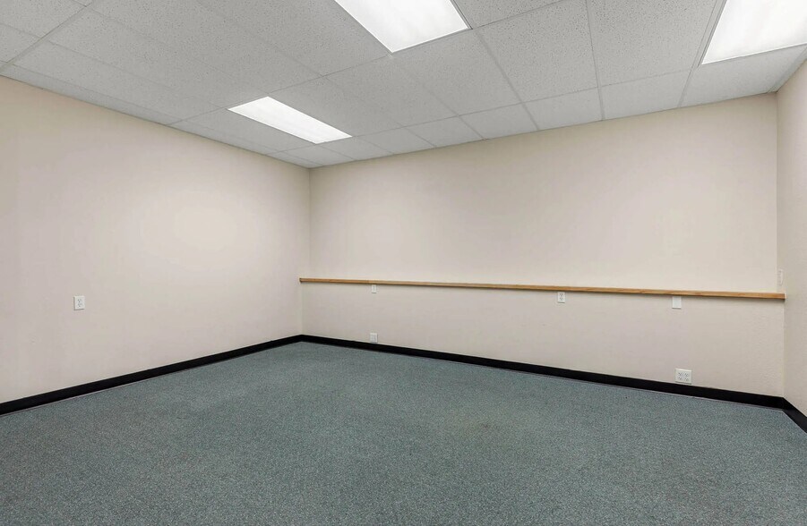 More Photos Of 588 SE Bishop Blvd, Pullman General Retail For Lease