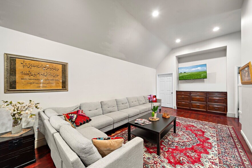 More Photos Of 23201 Orange Ave, Lake Forest Office For Sale