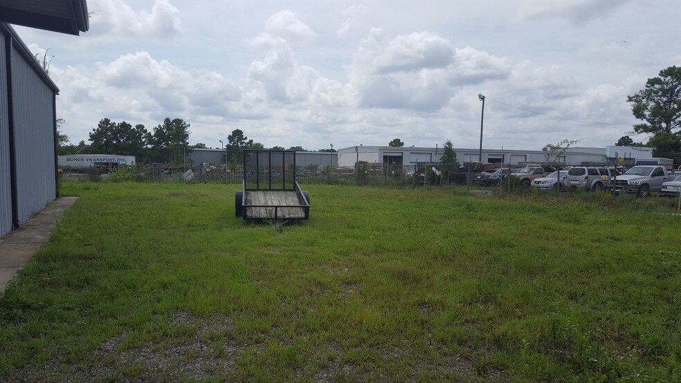 More Photos Of 7227 Cross County Rd, Charleston Warehouse For Lease