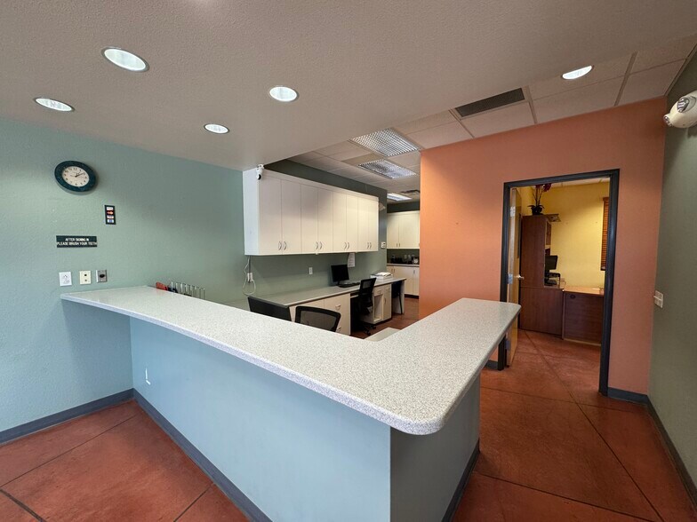 More Photos Of 801 N Wilmot Rd, Tucson Office For Sale