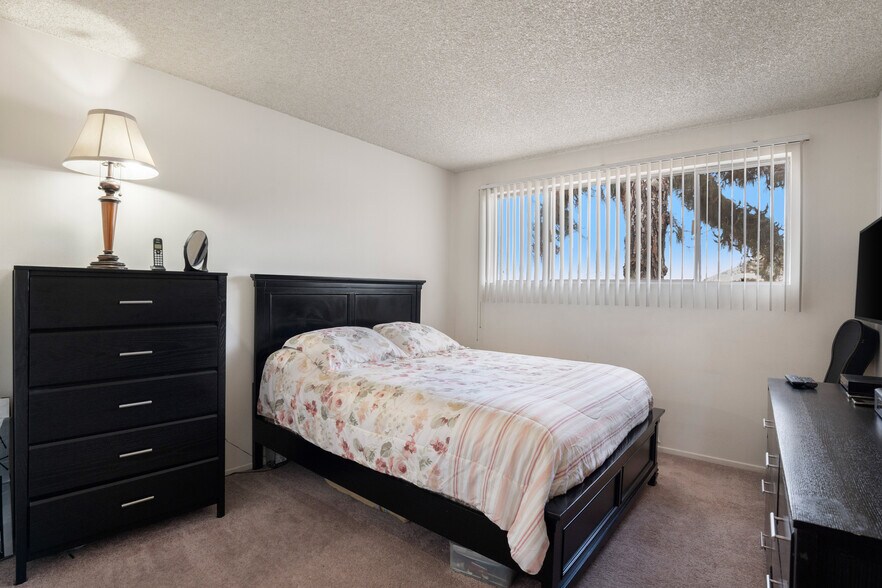 More Photos Of 5934 Buffalo Ave, Van Nuys Apartments For Sale