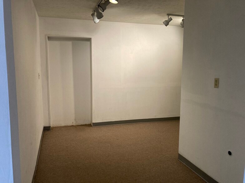 More Photos Of 2419 Sybrandt Rd, Traverse City Warehouse For Lease