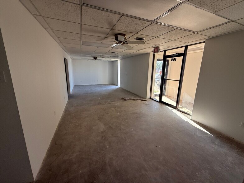 More Photos Of 1011 E 7th St, Odessa Office For Sale