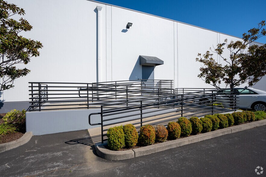 More Photos Of 1755 Rollins Rd, Burlingame Warehouse For Lease