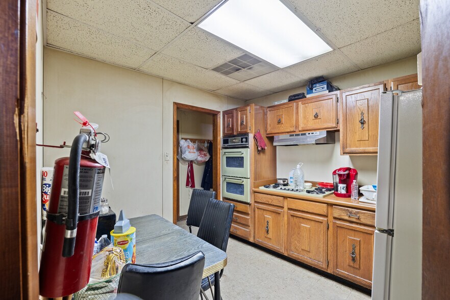 More Photos Of 1413 W San Antonio St, New Braunfels Freestanding For Sale