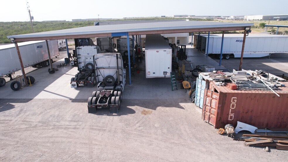 More Photos Of 539 El Pico rd, Laredo Truck Terminal For Lease