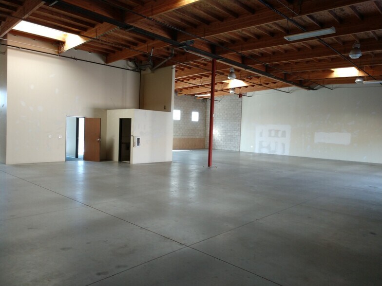 More Photos Of 110 Calavo St, Santa Paula Warehouse For Lease