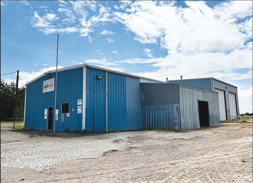 More Photos Of 10959 Highway 290 W, Brenham Warehouse For Sale
