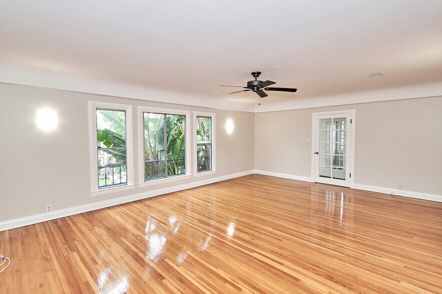 More Photos Of 6669 De Longpre Ave, Los Angeles Apartments For Sale