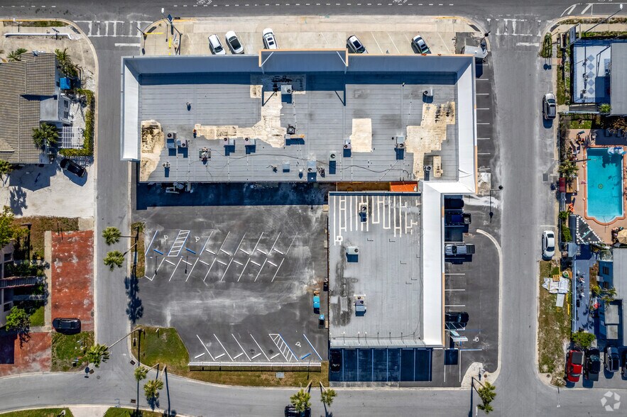 More Photos Of 16913 Gulf Blvd, North Redington Beach General Retail For Lease