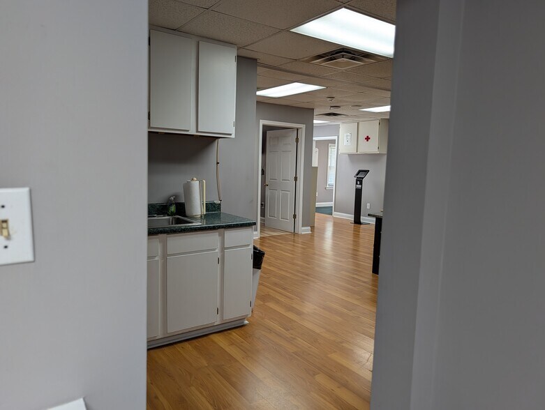 More Photos Of 612 Ball Street, Perry Storefront Retail Office For Sale