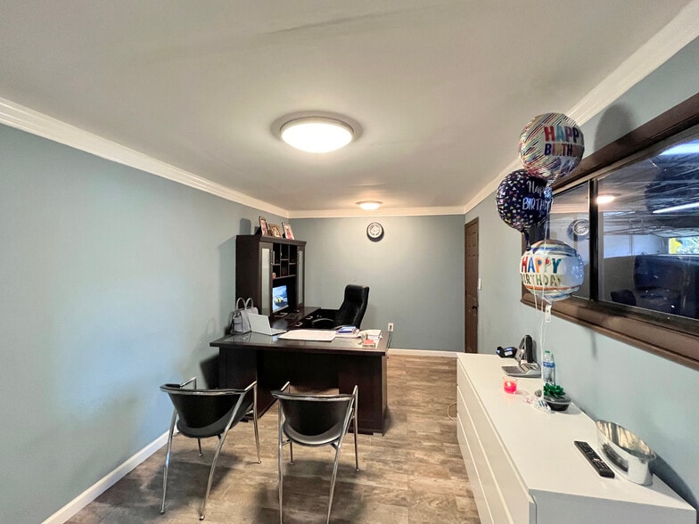 More Photos Of 2466 Lafayette St, Fort Myers Freestanding For Lease