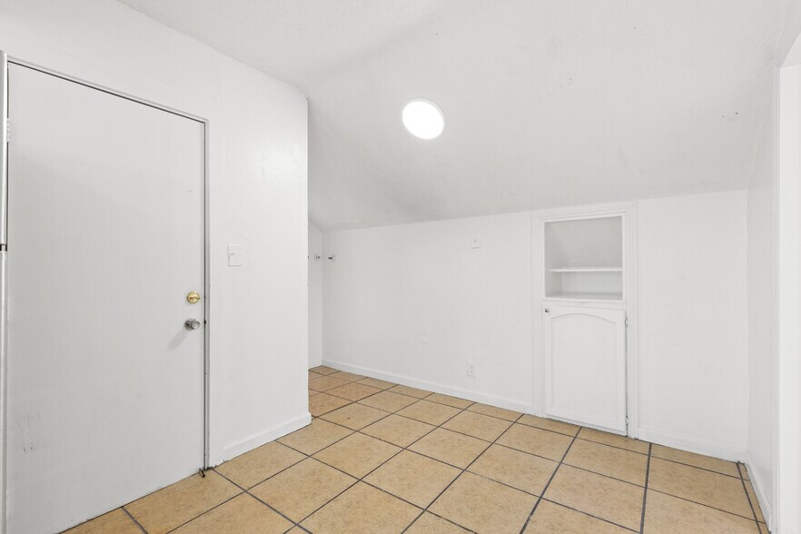 More Photos Of 402 Olivewood Ter, San Diego Multifamily For Sale