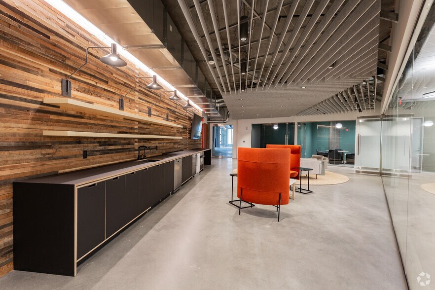 More Photos Of 1250 NW 9th Ave, Portland Office For Lease