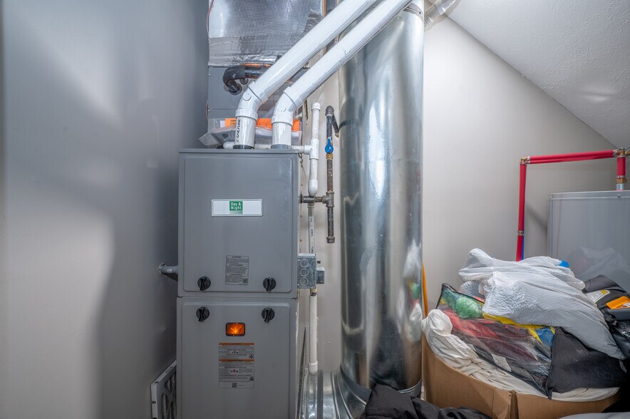 More Photos Of 2305 E Michigan St, Indianapolis Flex For Sale