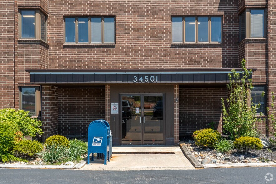 More Photos Of 34501 Aurora Rd, Solon Medical For Lease