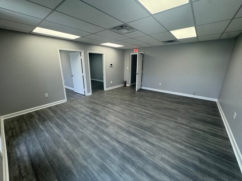 More Photos Of 3716 Alliance Dr, Greensboro Warehouse For Lease