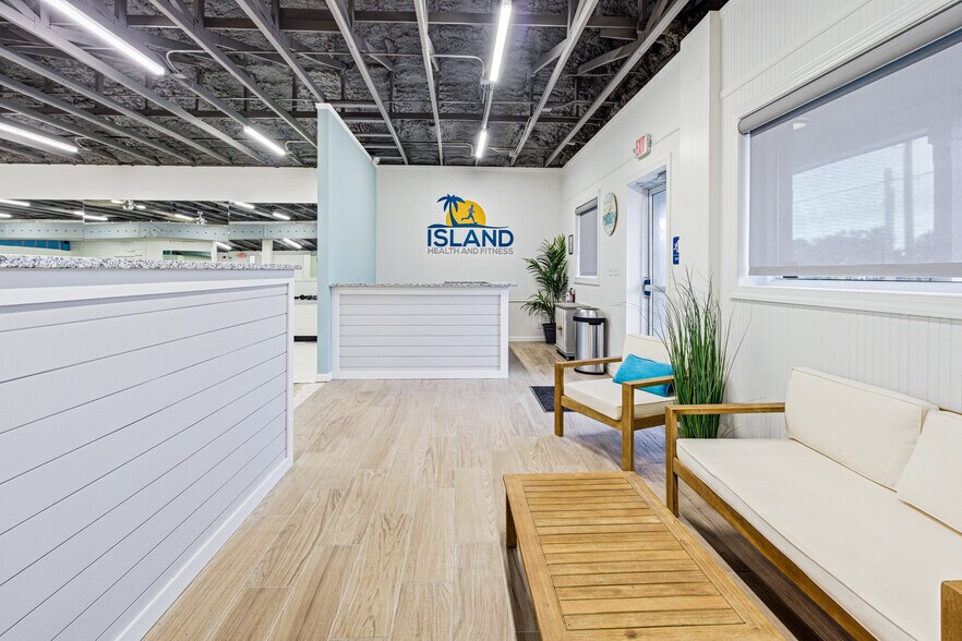 More Photos Of 9073 Heckscher Dr, Jacksonville Storefront Retail Office For Sale