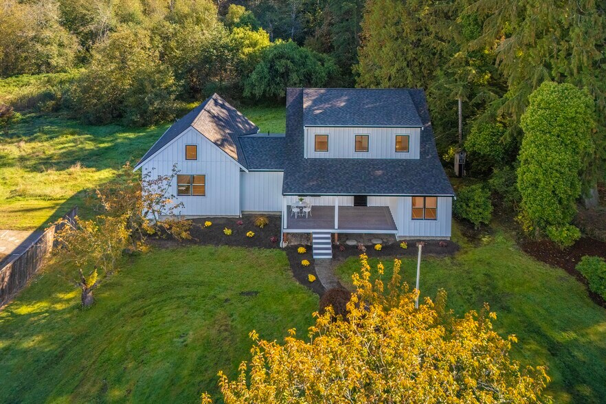 More Photos Of 21002 NE 50th St, Redmond Light Distribution For Sale