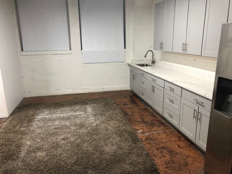 More Photos Of 1729 N 2nd St, Minneapolis Flex For Lease