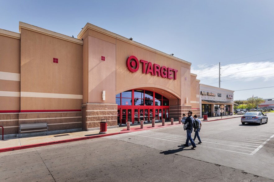 More Photos Of 7300-7400 N 10th St, McAllen Unknown For Lease