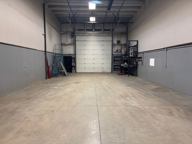 More Photos Of 285059 Frontier Rd, Rocky View No 44 Warehouse For Lease