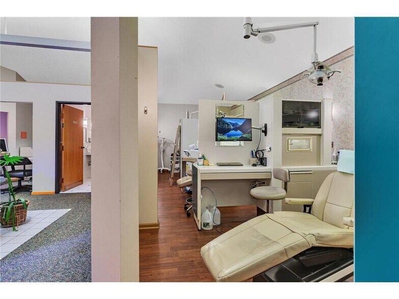 More Photos Of 26 2nd Ave NW, Saint Joseph Medical For Sale