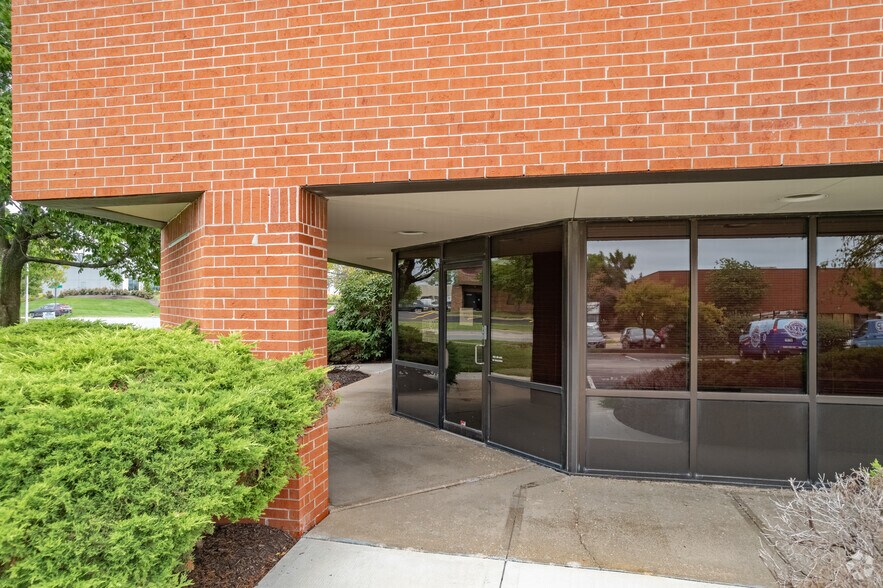 More Photos Of 9801-9829 Widmer Rd, Lenexa Warehouse For Lease