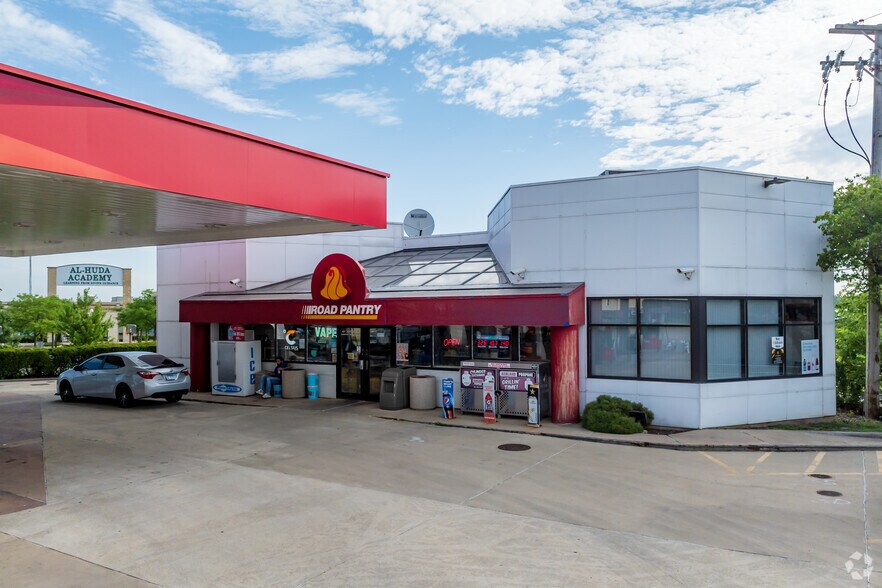 More Photos Of 7401 Jensen Blvd, Hanover Park Service Station For Sale